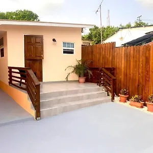 Cozy 1-bedroom Close To Center Curaçao